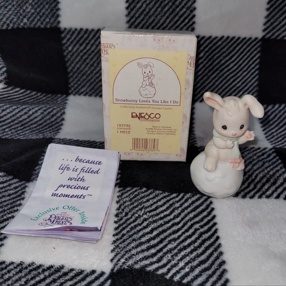 Vintage Precious Moments 1996 "Snowbunny Loves You Like I Do" in original box